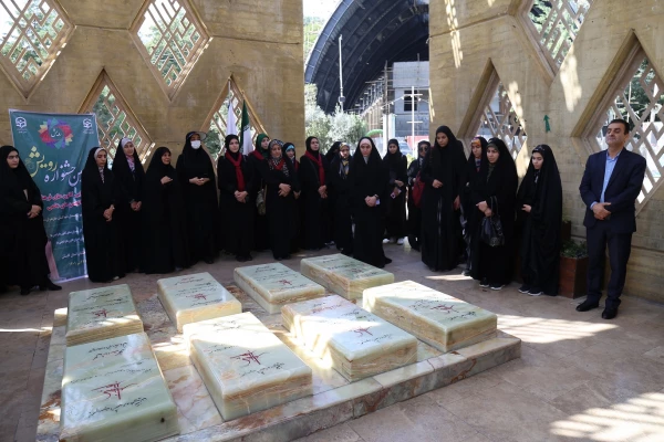 حضور مسئولین دانشگاه فرهنگیان پردیس امام خمینی (ره) گرگان به همرا دانشجو معلمان جشنواره رویش درتپه نورالشهدا و زیارت  شهدای گمنام 2