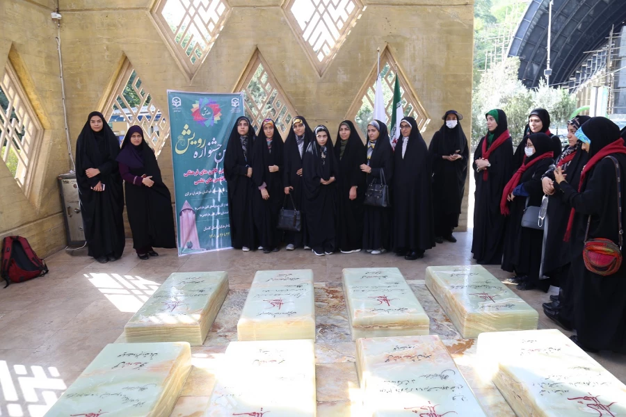 حضور مسئولین دانشگاه فرهنگیان پردیس امام خمینی (ره) گرگان به همرا دانشجو معلمان جشنواره رویش درتپه نورالشهدا و زیارت  شهدای گمنام 2