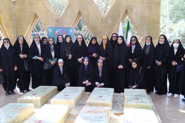 حضور مسئولین دانشگاه فرهنگیان پردیس امام خمینی (ره) گرگان به همرا دانشجو معلمان جشنواره رویش درتپه نورالشهدا و زیارت  شهدای گمنام 2