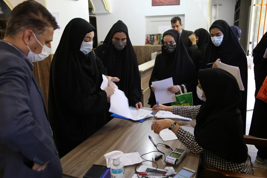 بازدید مدیر منابع انسانی اداره کل آموزش و پرورش استان گلستان از روند پدیرش داوطلبین کنکور سراسری 1401 دانشگاه فرهنگیان پردبس امام  خمینی (ره) گرگان . 2