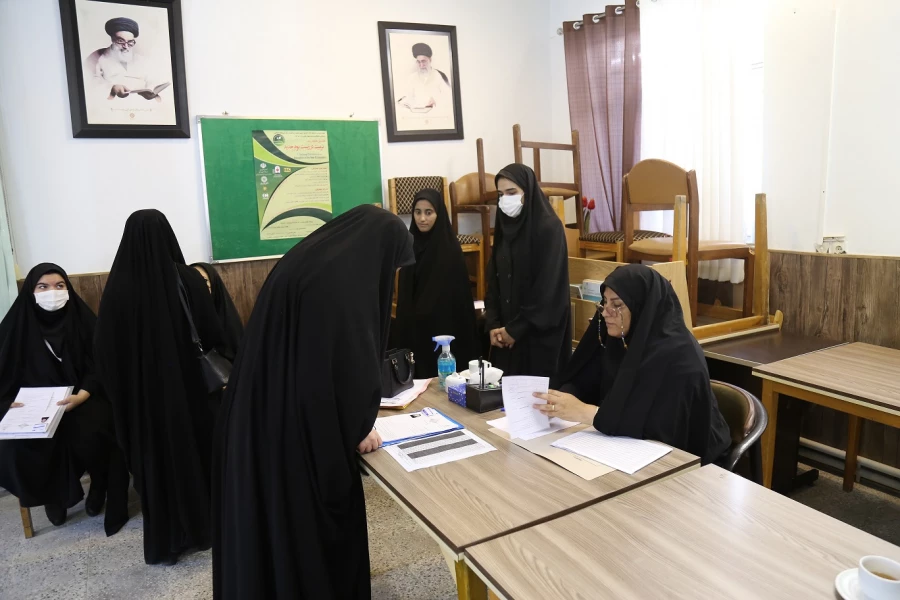 بازدید مدیر منابع انسانی اداره کل آموزش و پرورش استان گلستان از روند پدیرش داوطلبین کنکور سراسری 1401 دانشگاه فرهنگیان پردبس امام  خمینی (ره) گرگان . 2