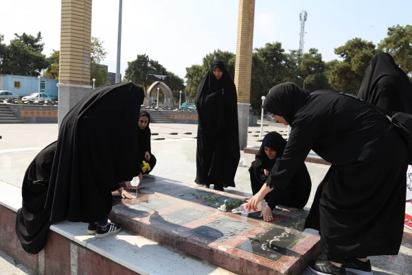 غبار روبی و عطر افشانی مزار مطهر شهدای  گمنام امامزاده عبدالله گرگان . 3