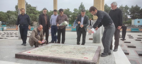 تجدید میثاق کارکنان دانشگاه فرهنگیان گلستان با شهداء و عطرافشانی و غبارروبی گلزار شهدا  5