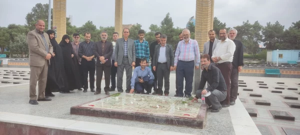 تجدید میثاق کارکنان دانشگاه فرهنگیان گلستان با شهداء و عطرافشانی و غبارروبی گلزار شهدا  6