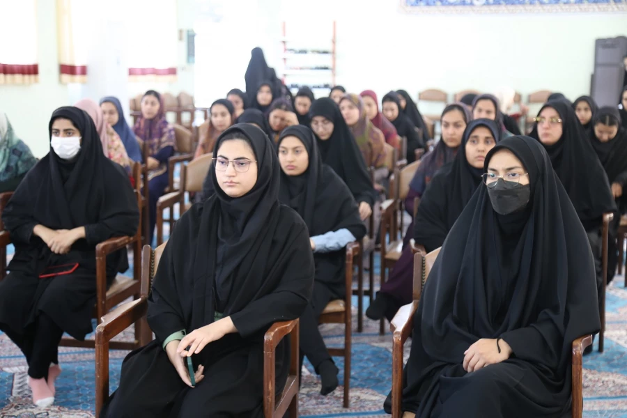 نشست تخصصی با موضوع بررسی الزامات قانونی و اجتماعی پوشش اسلامی . 4