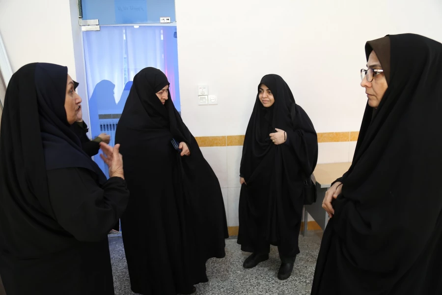  بازدید دکتر کلثوم غلامی سرپرست دانشگاه  فرهنگیان پردیس امام خمینی(ره) گرگان از ساختمان شماره ۲ در علی آباد  .
 2