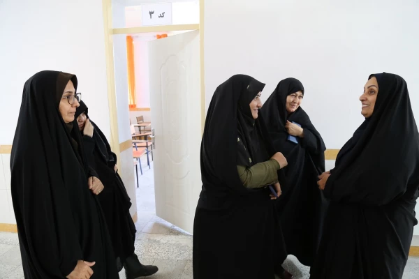  بازدید دکتر کلثوم غلامی سرپرست دانشگاه  فرهنگیان پردیس امام خمینی(ره) گرگان از ساختمان شماره ۲ در علی آباد  .
 2