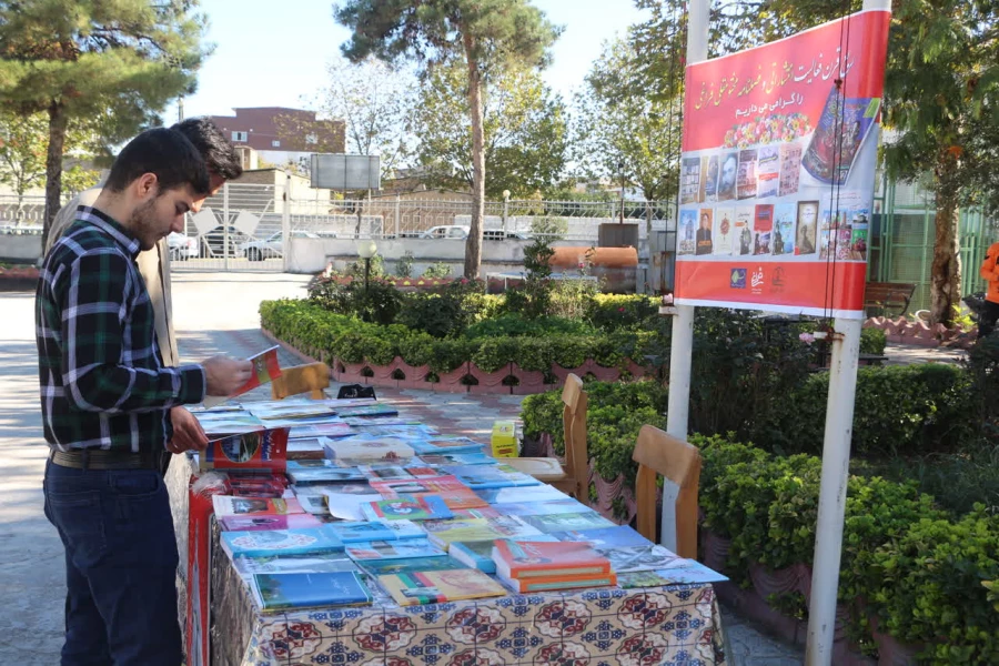نمایشگاه کتاب و کارگاه نقش کتابداران در ایجاد انگیزه به مطالعه برگزار شد. 4