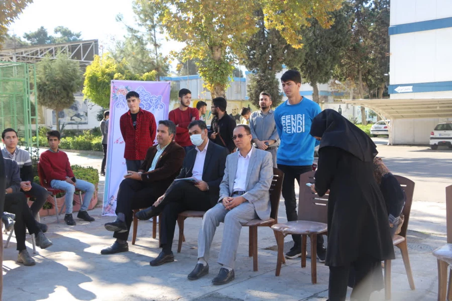 نمایشگاه کتاب و کارگاه نقش کتابداران در ایجاد انگیزه به مطالعه برگزار شد. 5