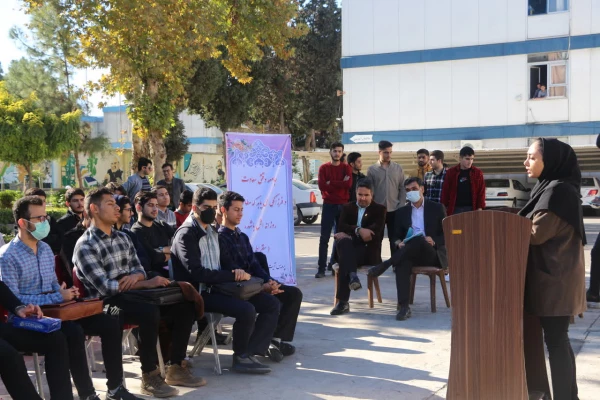 نمایشگاه کتاب و کارگاه نقش کتابداران در ایجاد انگیزه به مطالعه برگزار شد. 6