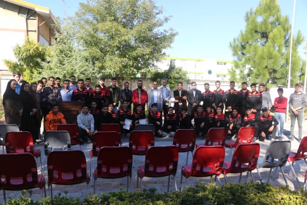 نمایشگاه کتاب و کارگاه نقش کتابداران در ایجاد انگیزه به مطالعه برگزار شد. 12