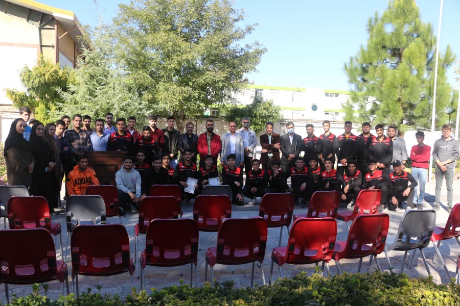 نمایشگاه کتاب و کارگاه نقش کتابداران در ایجاد انگیزه به مطالعه برگزار شد. 12