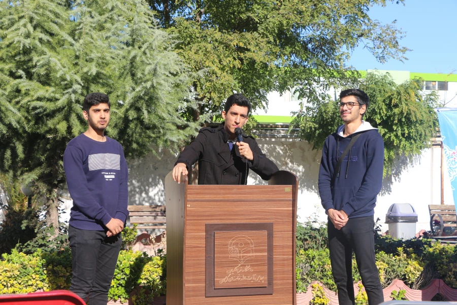 نمایشگاه کتاب و کارگاه نقش کتابداران در ایجاد انگیزه به مطالعه برگزار شد. 13