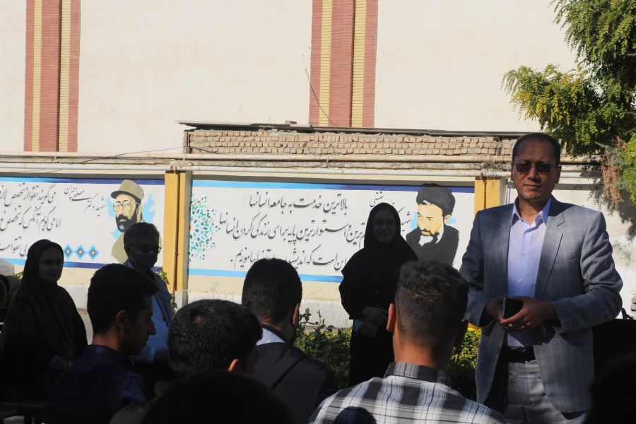 نمایشگاه کتاب و کارگاه نقش کتابداران در ایجاد انگیزه به مطالعه برگزار شد. 16