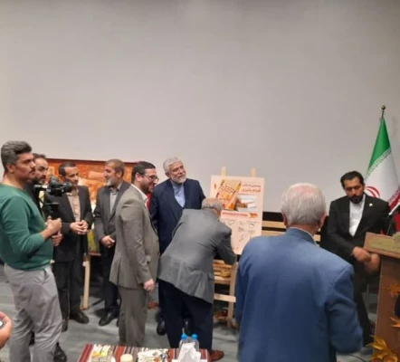 حضور دانشجو معلمان و مسئولین دانشگاه فرهنگیان پردیس امام خمینی (ره) استان گلستان در مراسم رونمایی کتاب قیام پائیزی  2