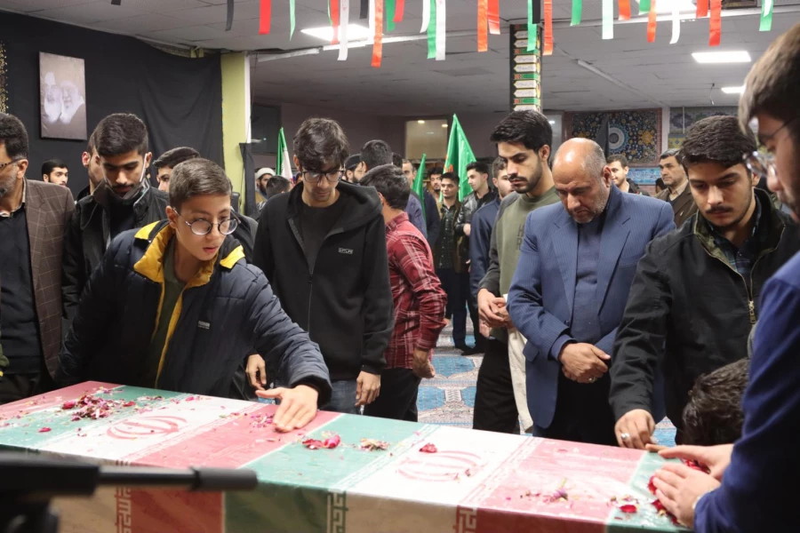 پردیس آیت الله خامنه ای میزبان دو شهید گمنام دفاع مقدس شد. 13