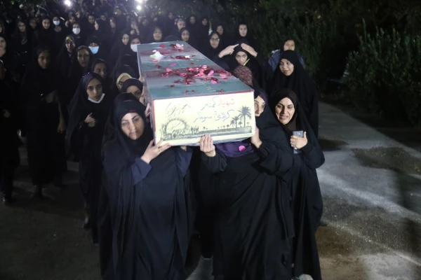 استقبال پرشور دانشجو معلمان پردیس امام خمینی (ره) گرگان از پیکر پاک ۲ شهید گمنام . 2