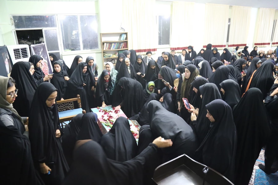 استقبال پرشور دانشجو معلمان پردیس امام خمینی (ره) گرگان از پیکر پاک ۲ شهید گمنام . 2