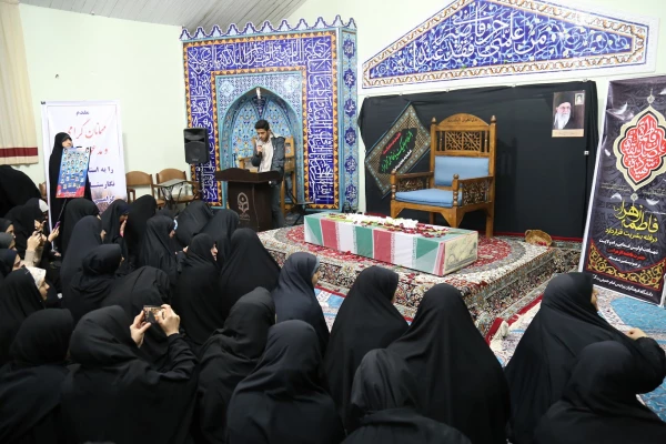 استقبال پرشور دانشجو معلمان پردیس امام خمینی (ره) گرگان از پیکر پاک ۲ شهید گمنام . 2