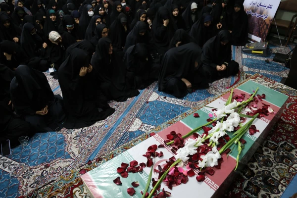 استقبال پرشور دانشجو معلمان پردیس امام خمینی (ره) گرگان از پیکر پاک ۲ شهید گمنام . 2