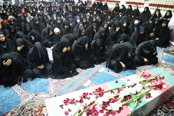 استقبال پرشور دانشجو معلمان پردیس امام خمینی (ره) گرگان از پیکر پاک ۲ شهید گمنام . 2