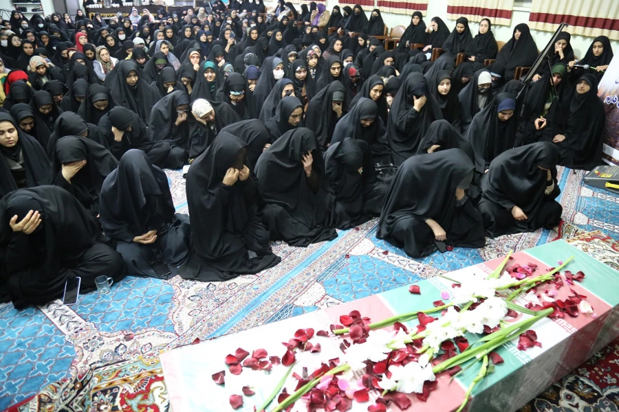 استقبال پرشور دانشجو معلمان پردیس امام خمینی (ره) گرگان از پیکر پاک ۲ شهید گمنام . 2