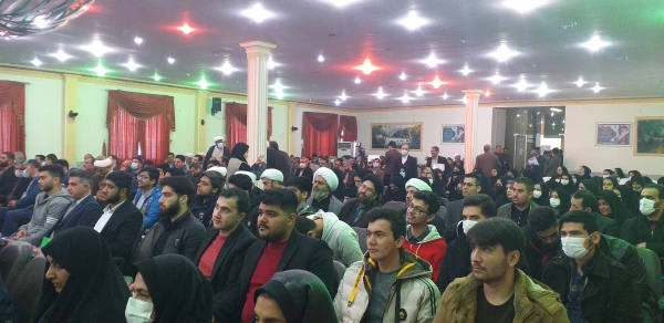 حضور پرشور دانشجومعلمان و مهارت آموزان ماده28 در هفتمین اجلاس استانی نماز 5