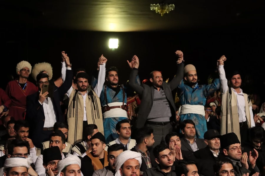 جهانی شدن هویت اقوام از دغدغه های دانشگاه فرهنگیان است. 6