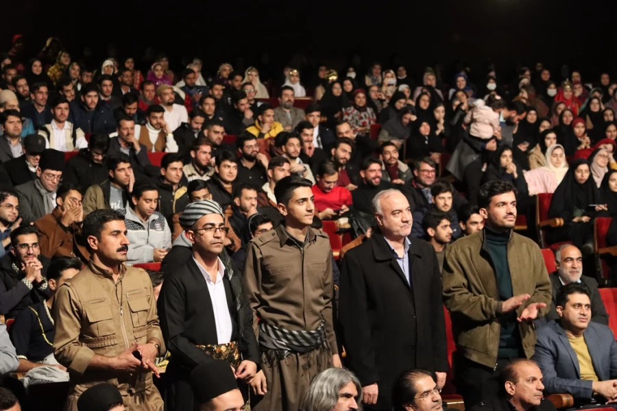 اساس توسعه یک کشور آموزش و پرورش است. 4