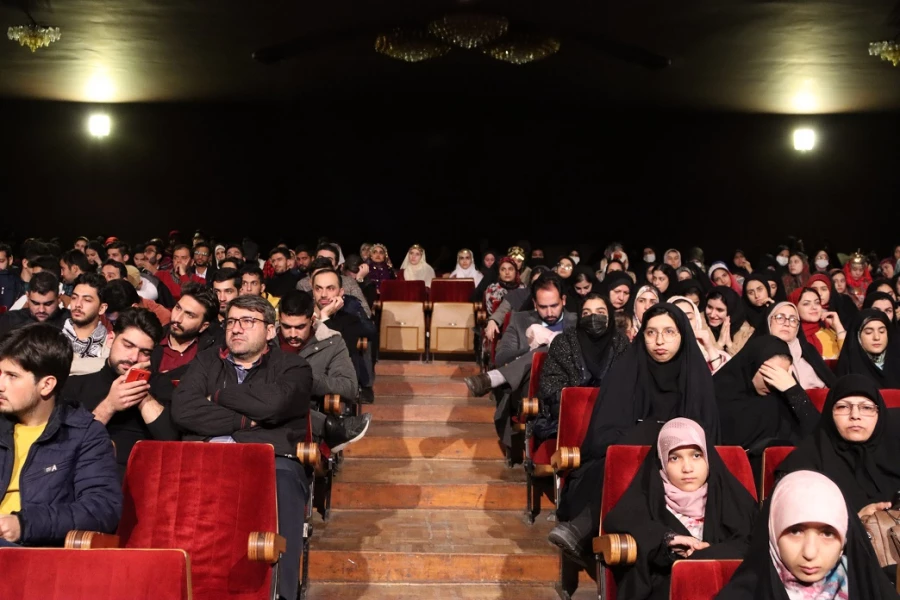 اساس توسعه یک کشور آموزش و پرورش است. 6