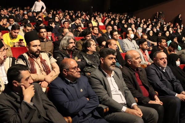 اساس توسعه یک کشور آموزش و پرورش است. 7