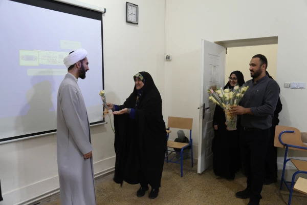 تقدیر از اساتید دانشگاه با اهدای گل به مناسبت روز معلم 2