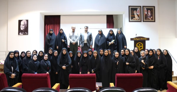 تقدیر از اساتید دانشگاه با اهدای گل به مناسبت روز معلم 10