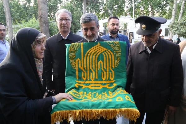 جشن میلاد امام رضا علیه السلام با حضور خادمان و پرچم حرم مطهر در دانشگاه فرهنگیان پردیس امام خمینی (ره) گرگان برگزارشد. 2