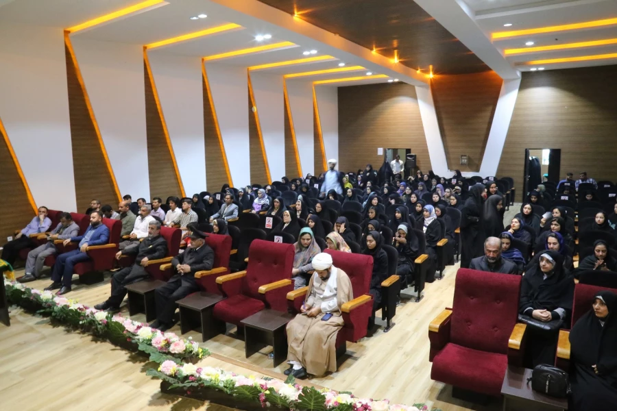 جشن میلاد امام رضا علیه السلام با حضور خادمان و پرچم حرم مطهر در دانشگاه فرهنگیان پردیس امام خمینی (ره) گرگان برگزارشد. 2