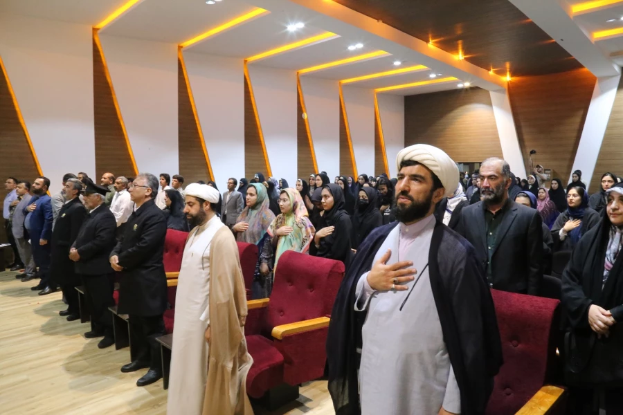 جشن میلاد امام رضا علیه السلام با حضور خادمان و پرچم حرم مطهر در دانشگاه فرهنگیان پردیس امام خمینی (ره) گرگان برگزارشد. 2