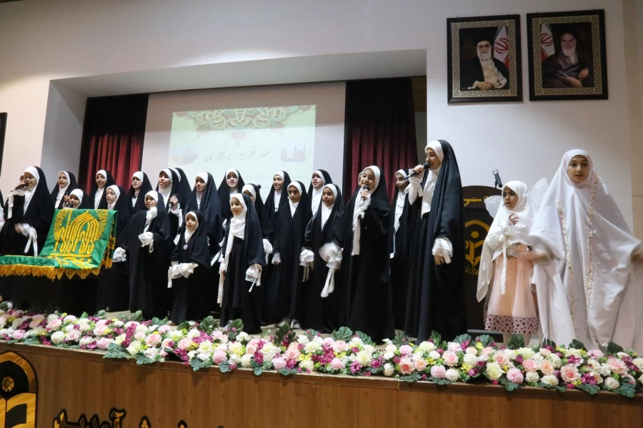 جشن میلاد امام رضا علیه السلام با حضور خادمان و پرچم حرم مطهر در دانشگاه فرهنگیان پردیس امام خمینی (ره) گرگان برگزارشد. 2