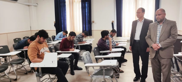 بازدید دکتر کیخا سرپرست دانشگاه فرهنگیان گلستان از امتحانات پایان ترم دانشجویان پردیس آیت الله خامنه ای گرگان 3