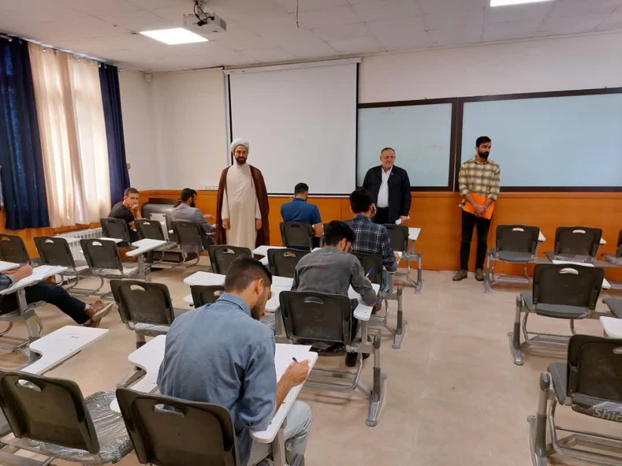 بازدید دکتر کیخا سرپرست دانشگاه فرهنگیان گلستان از امتحانات پایان ترم دانشجویان پردیس آیت الله خامنه ای گرگان 5