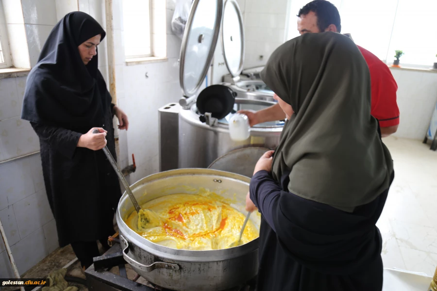 پخت وتوزیع حلوا و حلیم در پردیس امام خمینی(ره) گرگان 2