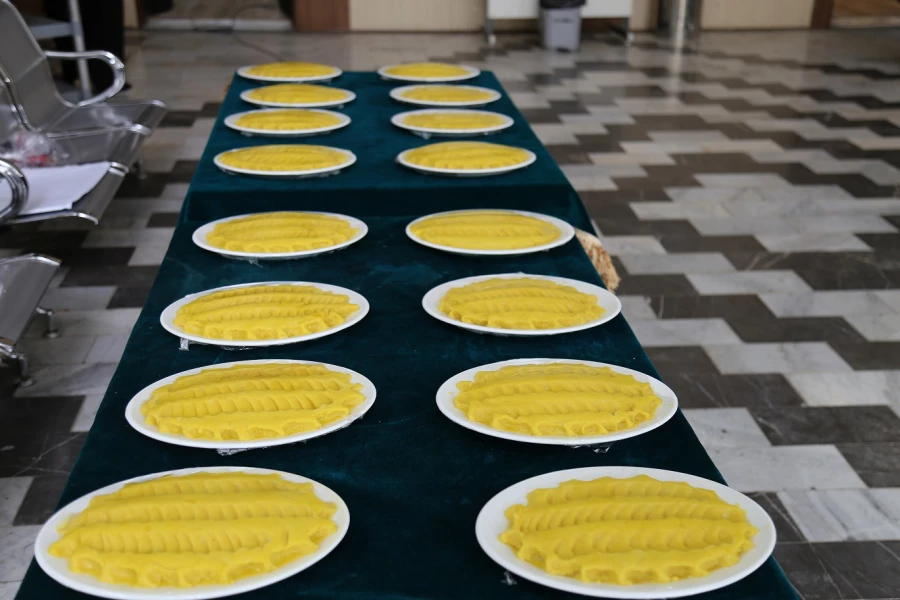 پخت وتوزیع حلوا و حلیم در پردیس امام خمینی(ره) گرگان 2