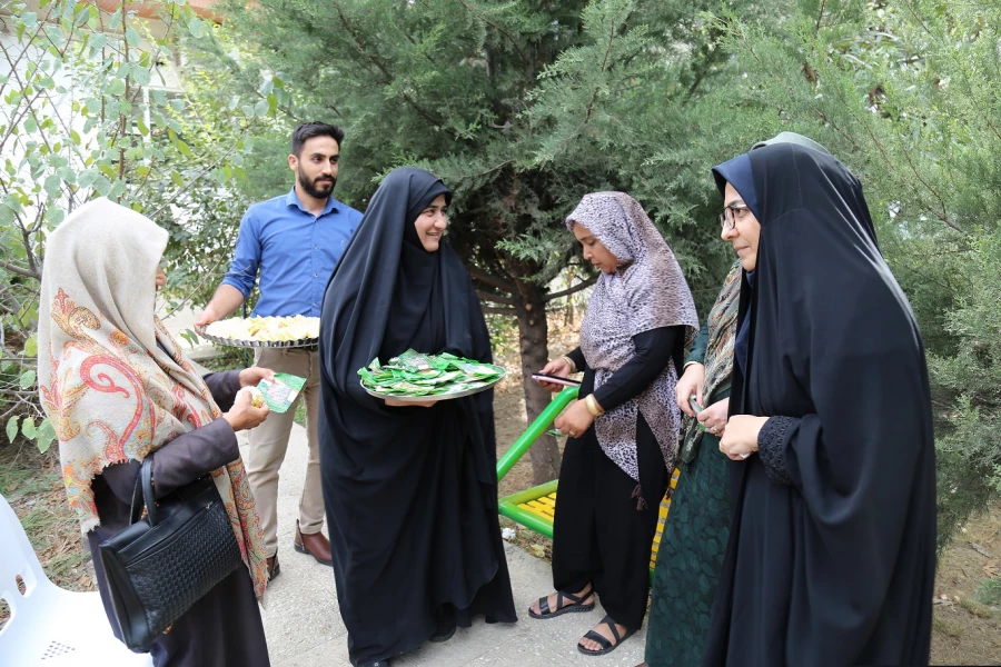 پخت وتوزیع حلوا و حلیم در پردیس امام خمینی(ره) گرگان 2