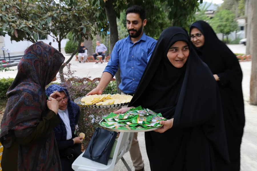 پخت وتوزیع حلوا و حلیم در پردیس امام خمینی(ره) گرگان 2