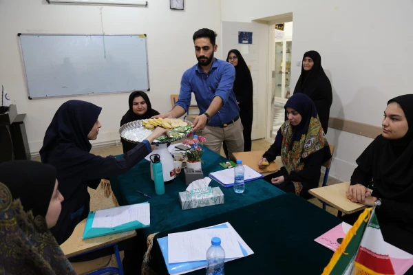 پخت وتوزیع حلوا و حلیم در پردیس امام خمینی(ره) گرگان 2