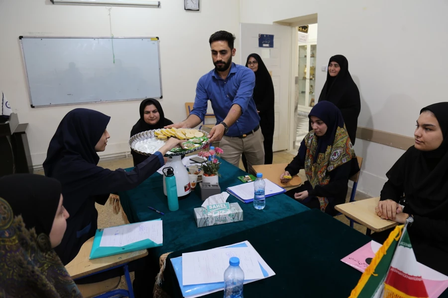 پخت وتوزیع حلوا و حلیم در پردیس امام خمینی(ره) گرگان 2