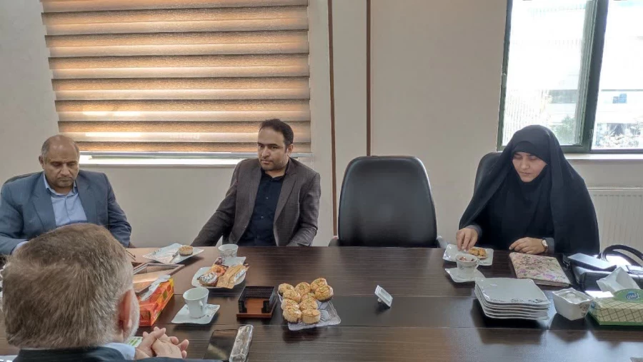 نشست سرپرست دانشگاه فرهنگیان با مسئول کانون مشاوره و مددکاری آستان قدس رضوی برگزار شد. 2