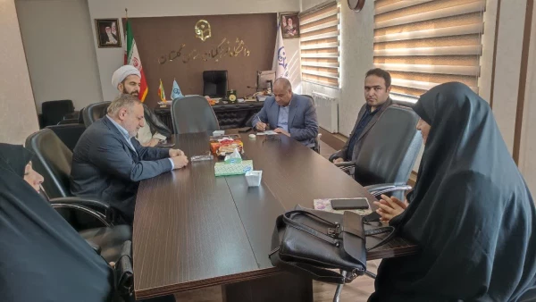 نشست سرپرست دانشگاه فرهنگیان با مسئول کانون مشاوره و مددکاری آستان قدس رضوی برگزار شد. 4