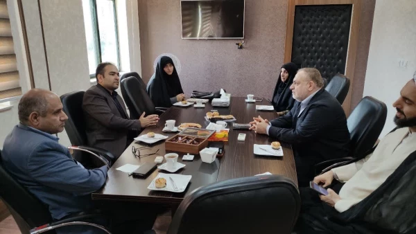 نشست سرپرست دانشگاه فرهنگیان با مسئول کانون مشاوره و مددکاری آستان قدس رضوی برگزار شد. 5