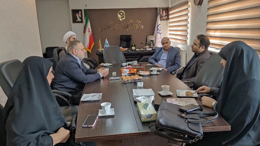 نشست سرپرست دانشگاه فرهنگیان با مسئول کانون مشاوره و مددکاری آستان قدس رضوی برگزار شد. 7