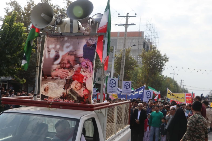 حضور گسترده و پرشور کارکنان ،اساتید و دانشجو معلمان واحد دانشگاهی شهید بهشتی گنبد کاووس در راهپیمایی روز ۱۳ آبان   15
